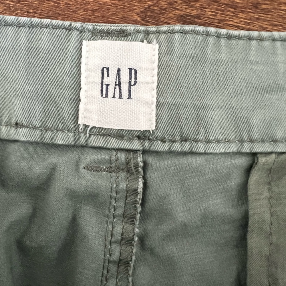 GAP Olive Women's Cargo Shorts - Picture 3 of 4